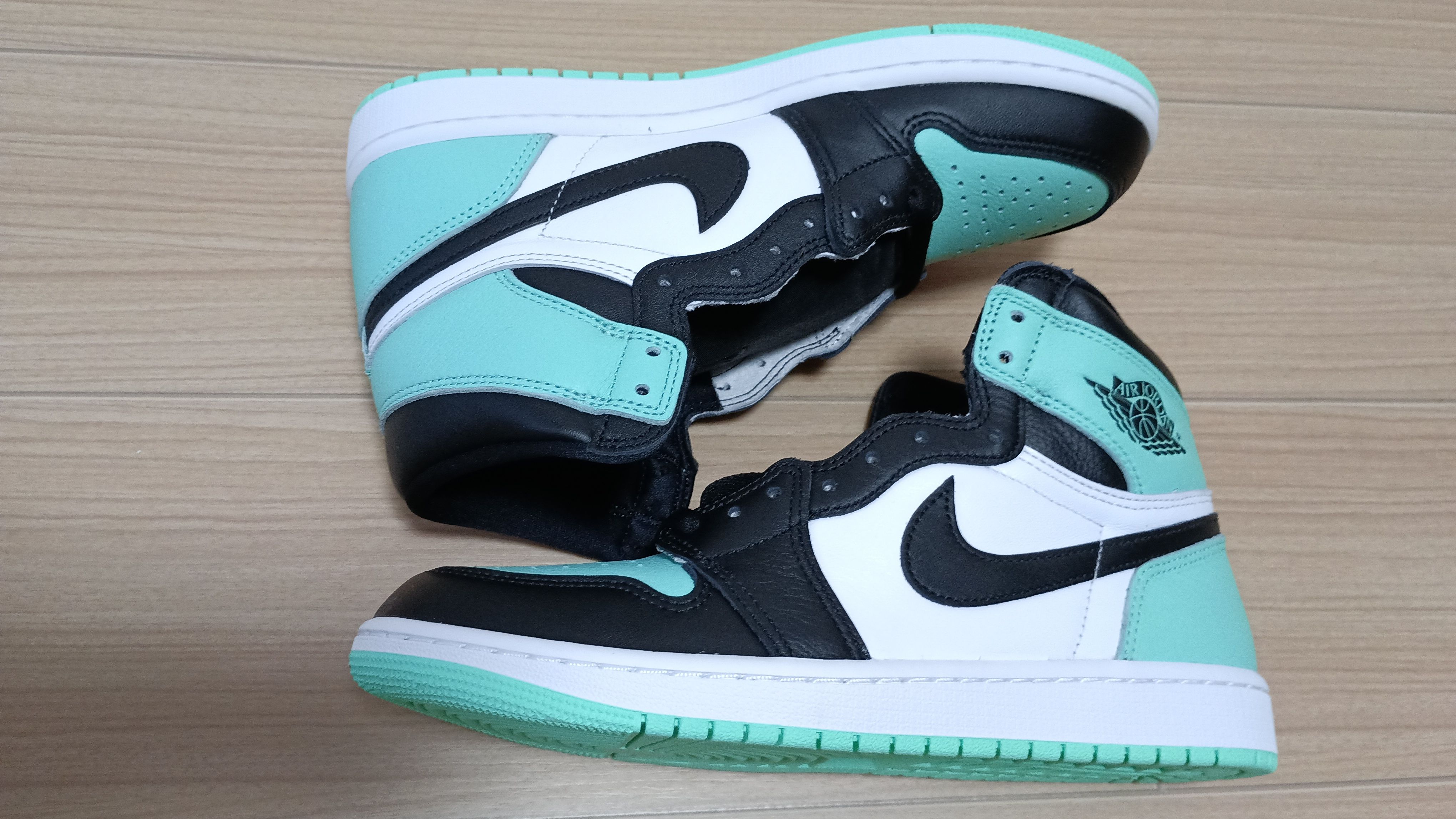 Nike Air Jordan 1 High OG "Green Glow"