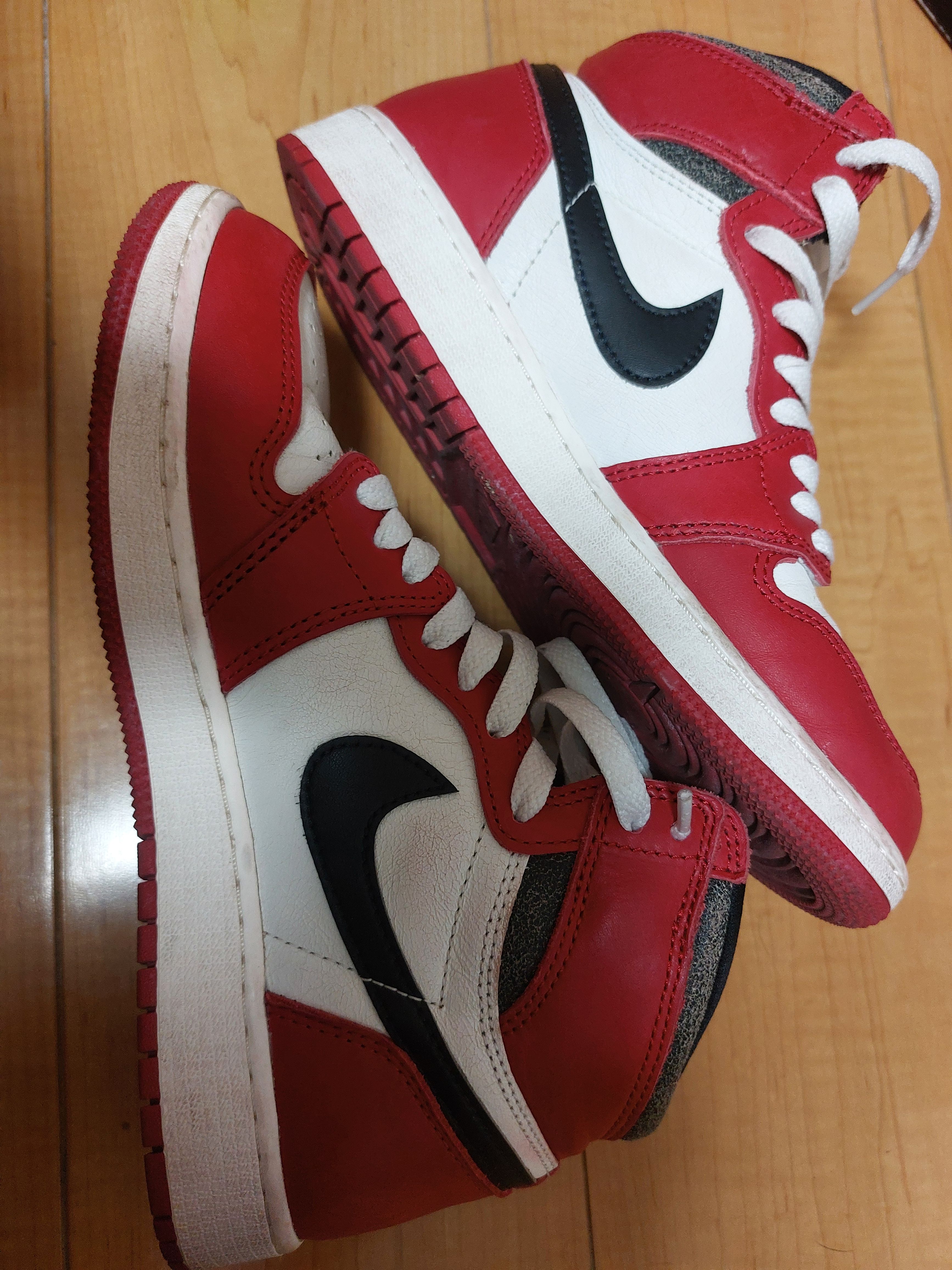 Nike GS Air Jordan 1 High OG "Lost & Found/Chicago"