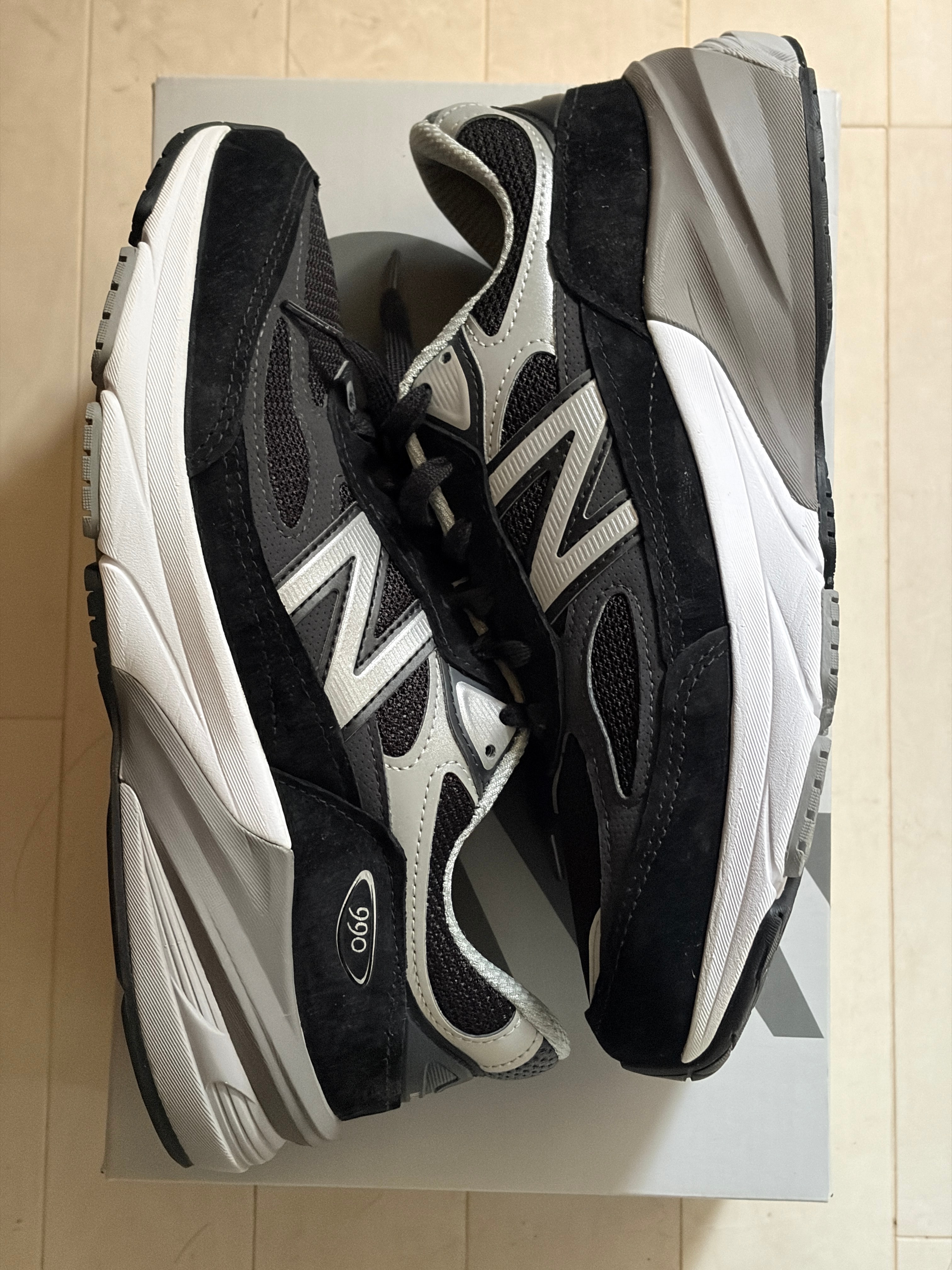New Balance 990V6 "Black" (Heel NB Logo)