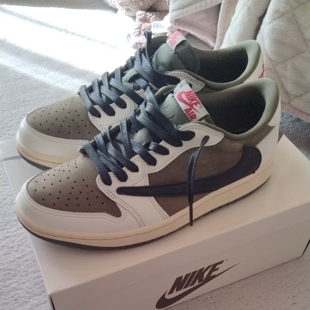 Travis Scott × Nike Air Jordan 1 Low OG SP "Reverse Olive"