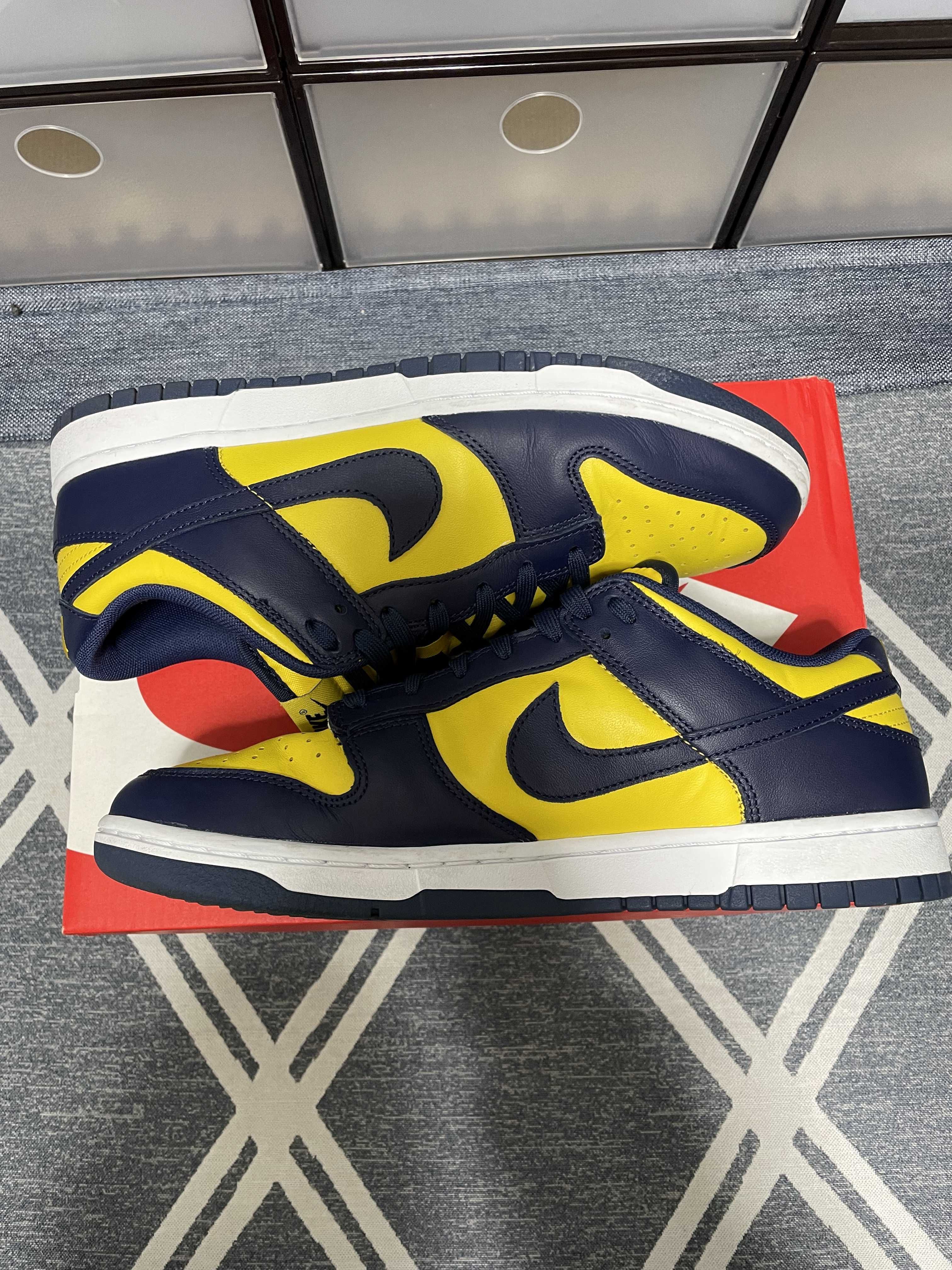 Nike Dunk Low "Michigan"