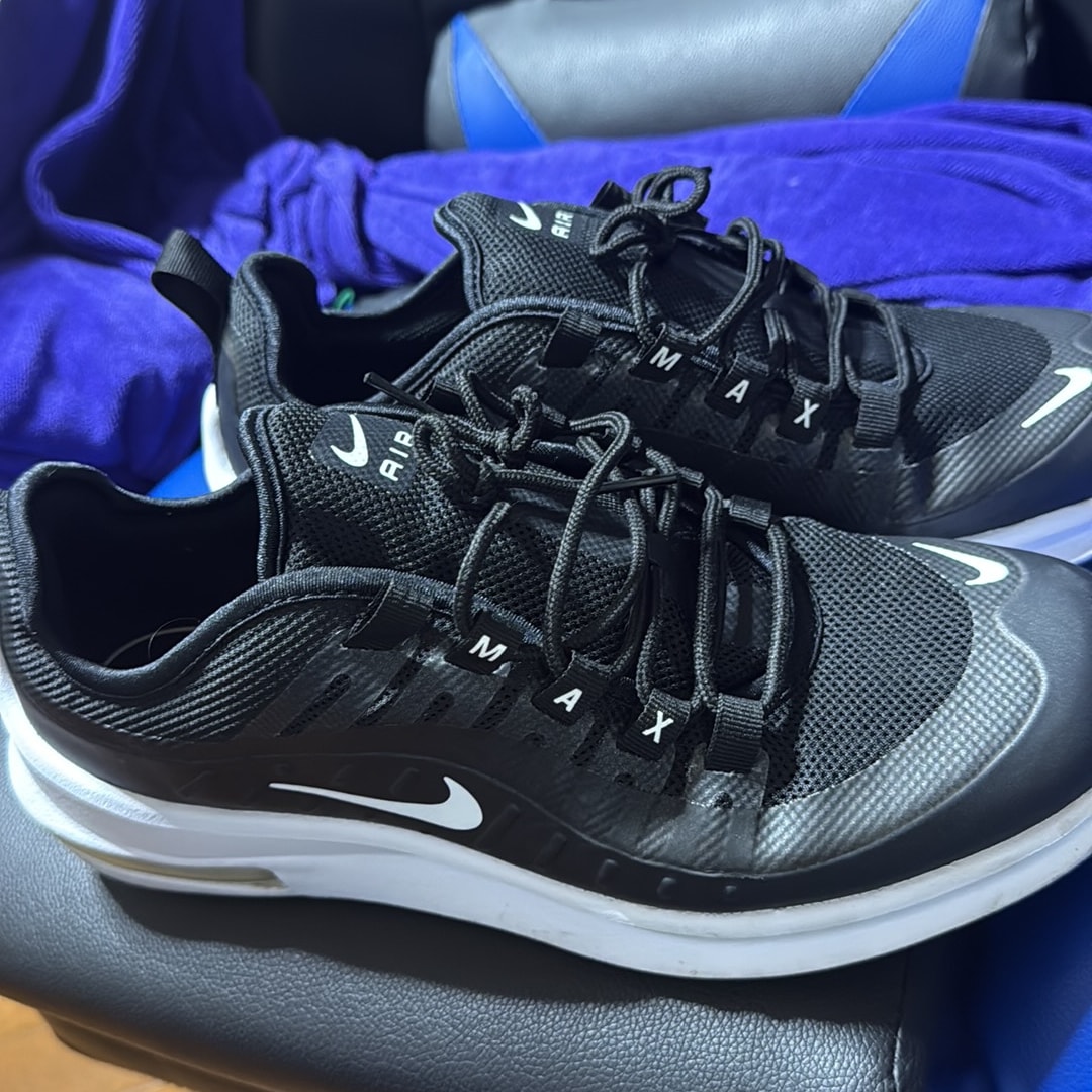 Nike Air Max Axis "Black/White"