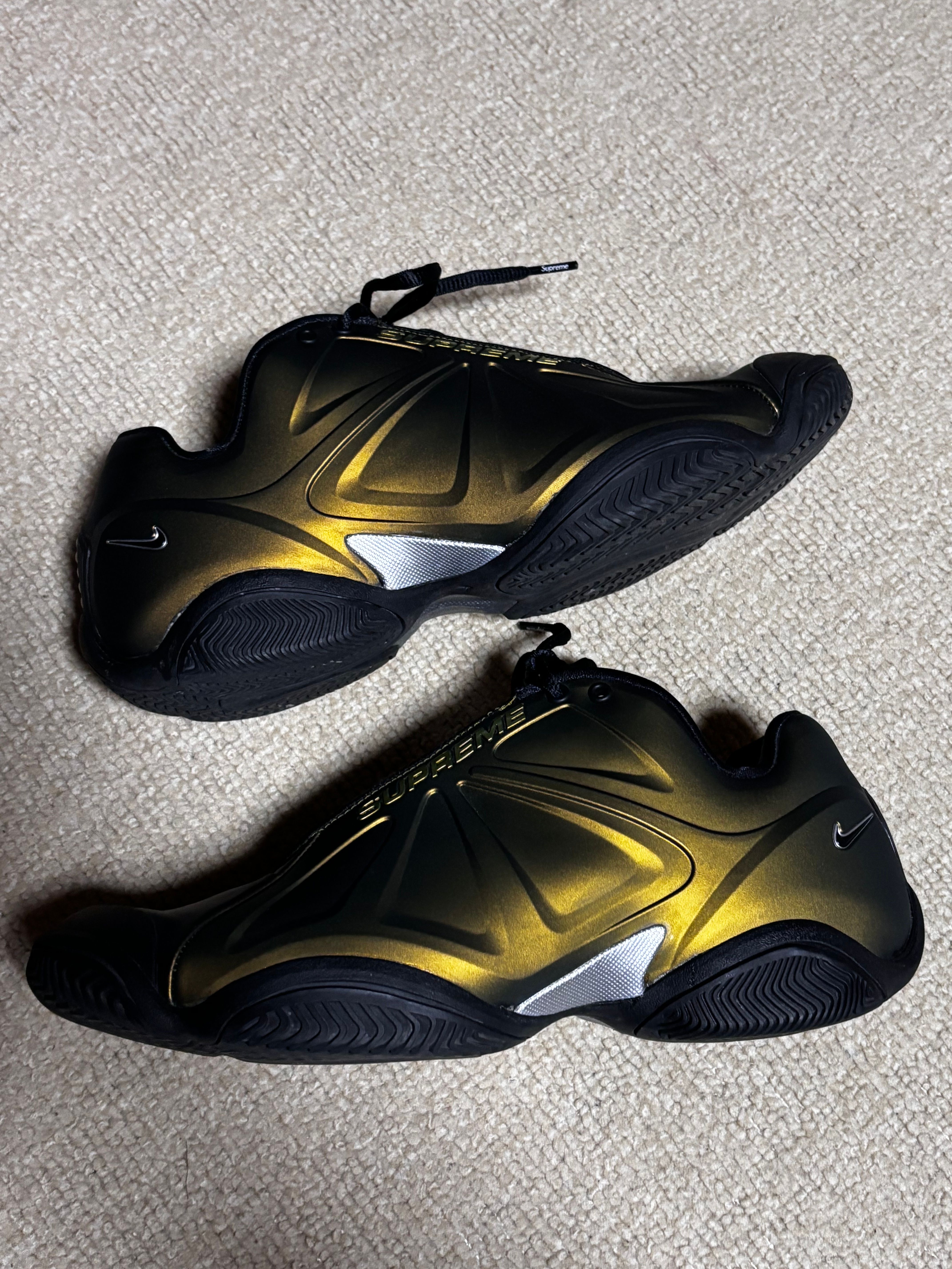 Supreme × Nike Air Zoom Courtposite "Metallic Gold"