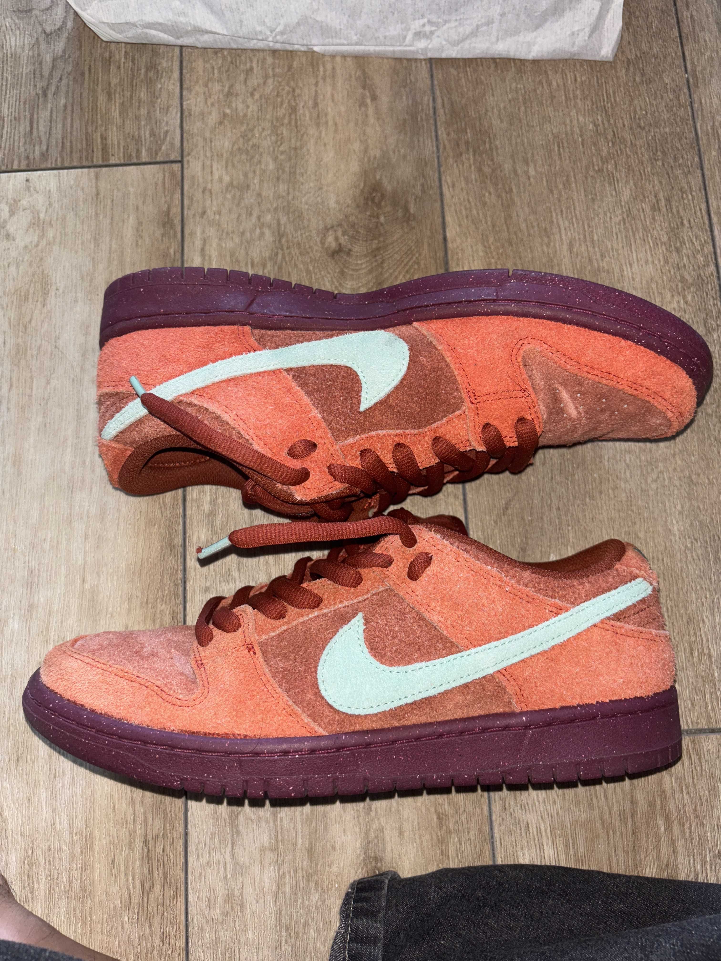 Nike SB Dunk Low Pro PRM "Mystic Red and Rosewood"