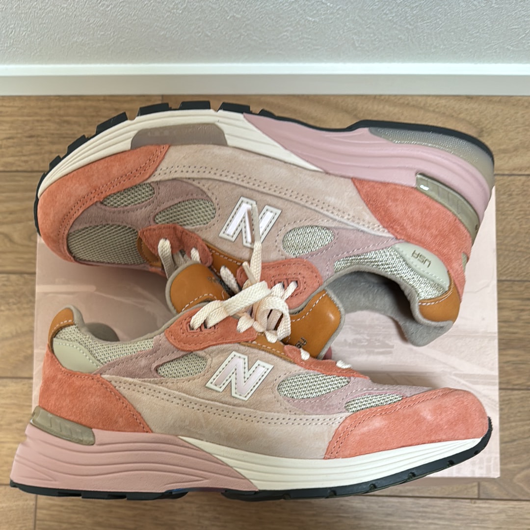 ジョー・フレッシュグッズ × ニューバランス 992 "ローズスモーク/ミスティローズ"