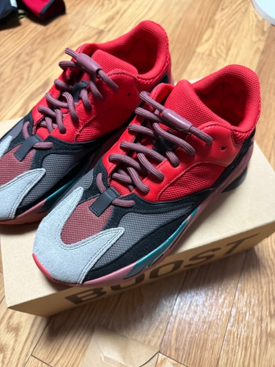 adidas Originals YEEZY Boost 700 "Hi-Res Red"