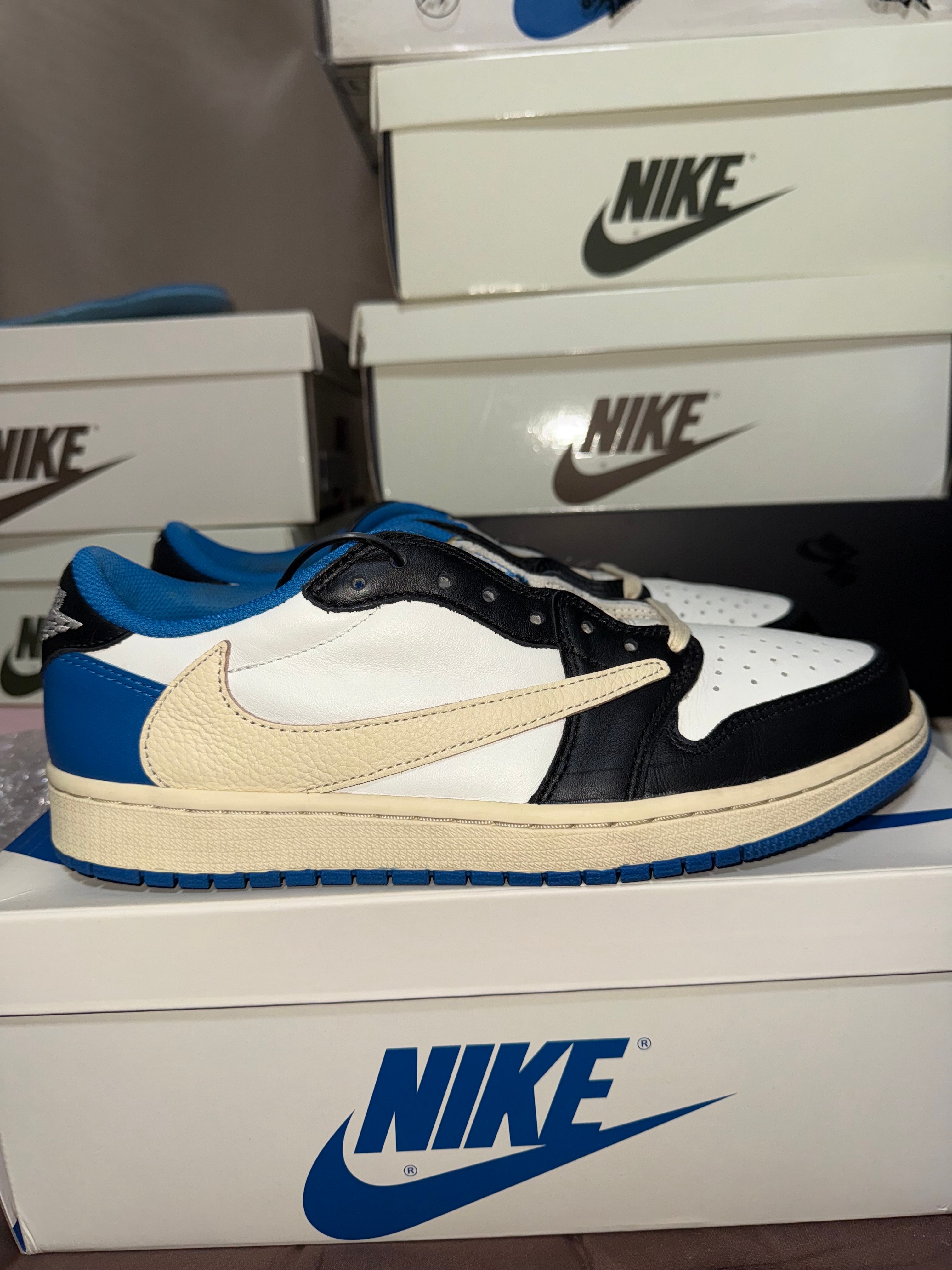 Travis Scott × fragment design × Nike Air Jordan 1 Low OG SP "Military Blue"