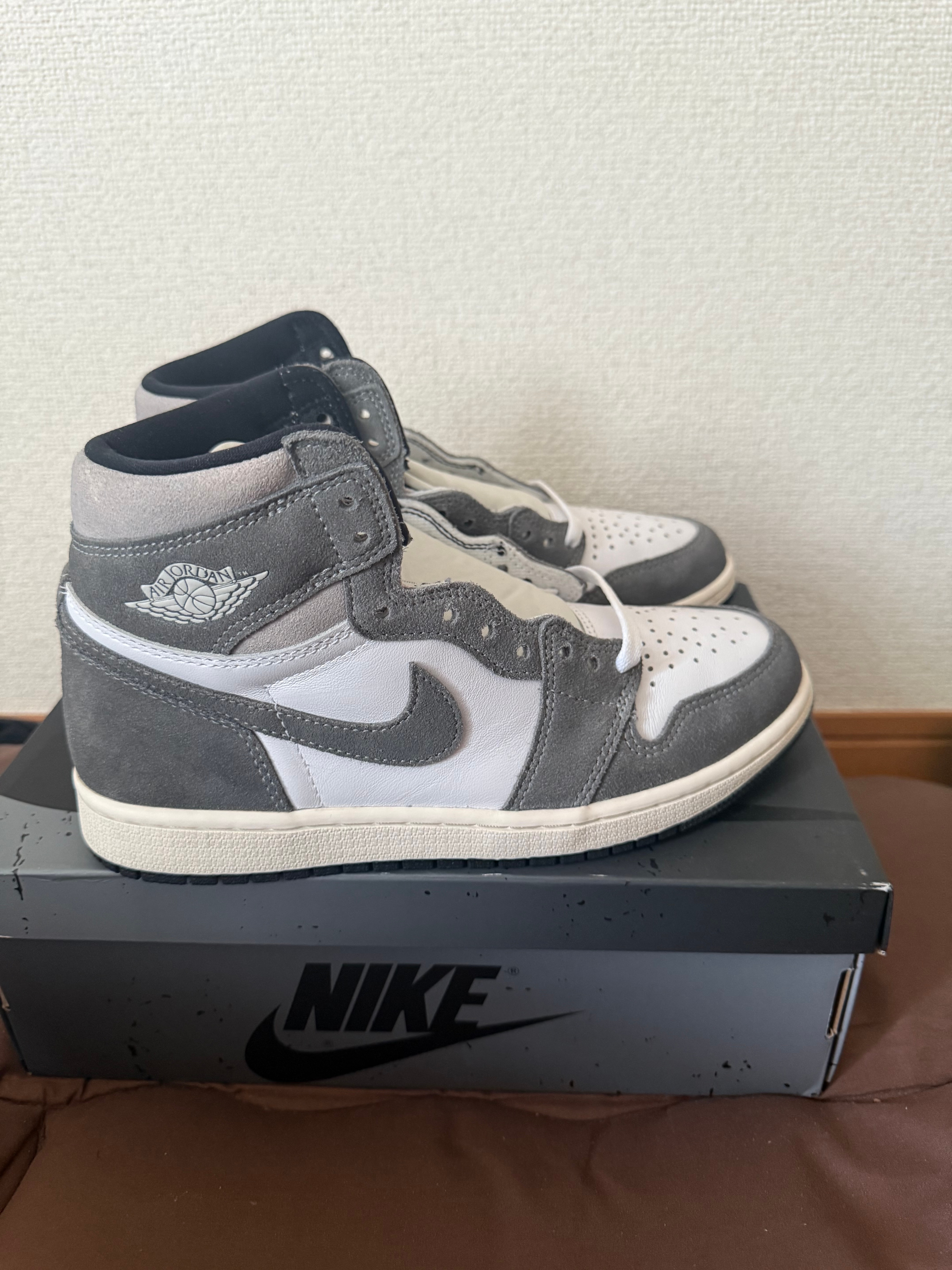 Nike Air Jordan 1 Retro High OG "Black and Smoke Grey"