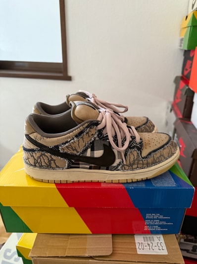 Travis Scott × Nike SB Dunk Low "Black/Parachute Beige"