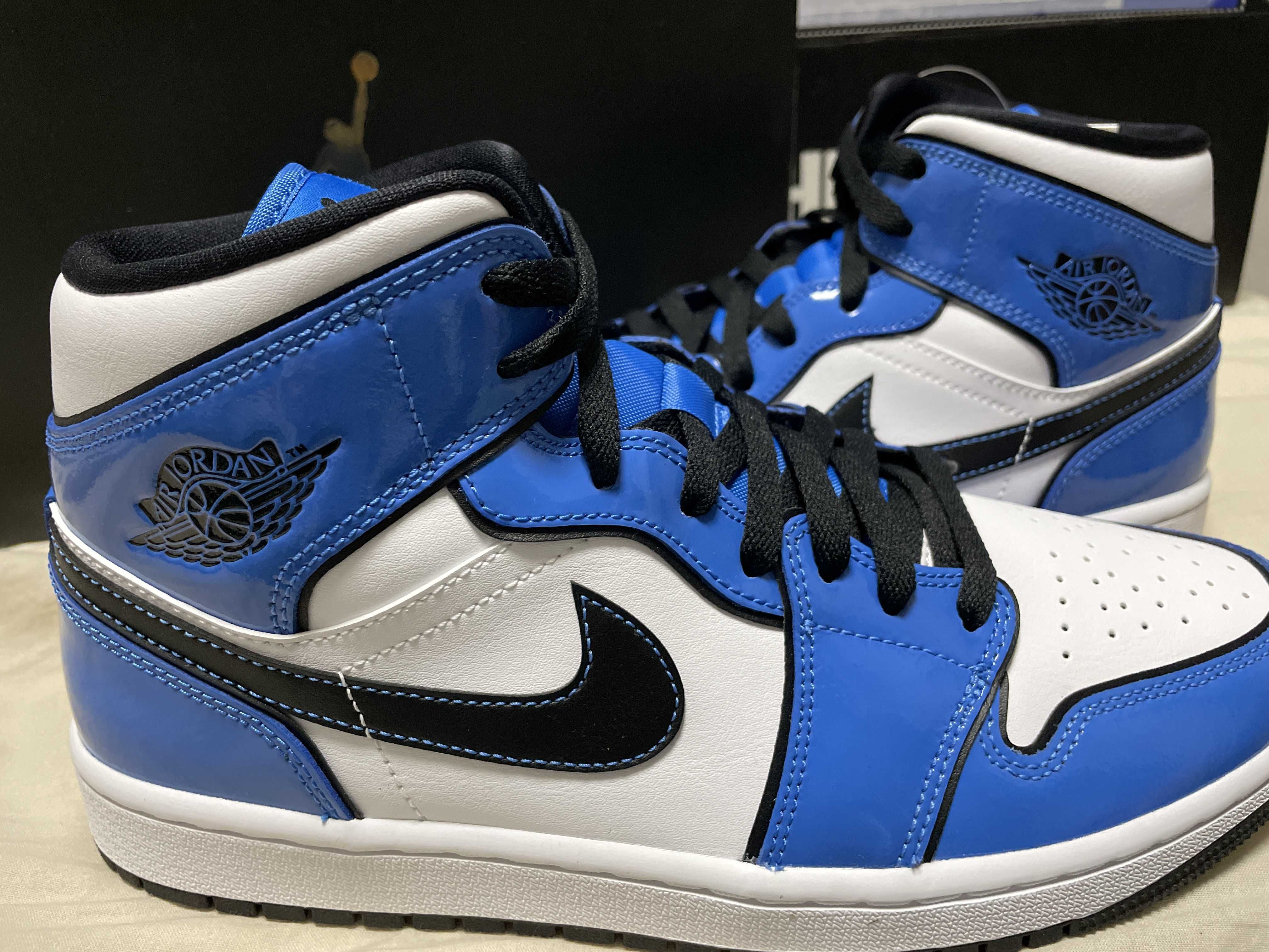 Nike Air Jordan 1 Mid SE "Signal Blue"
