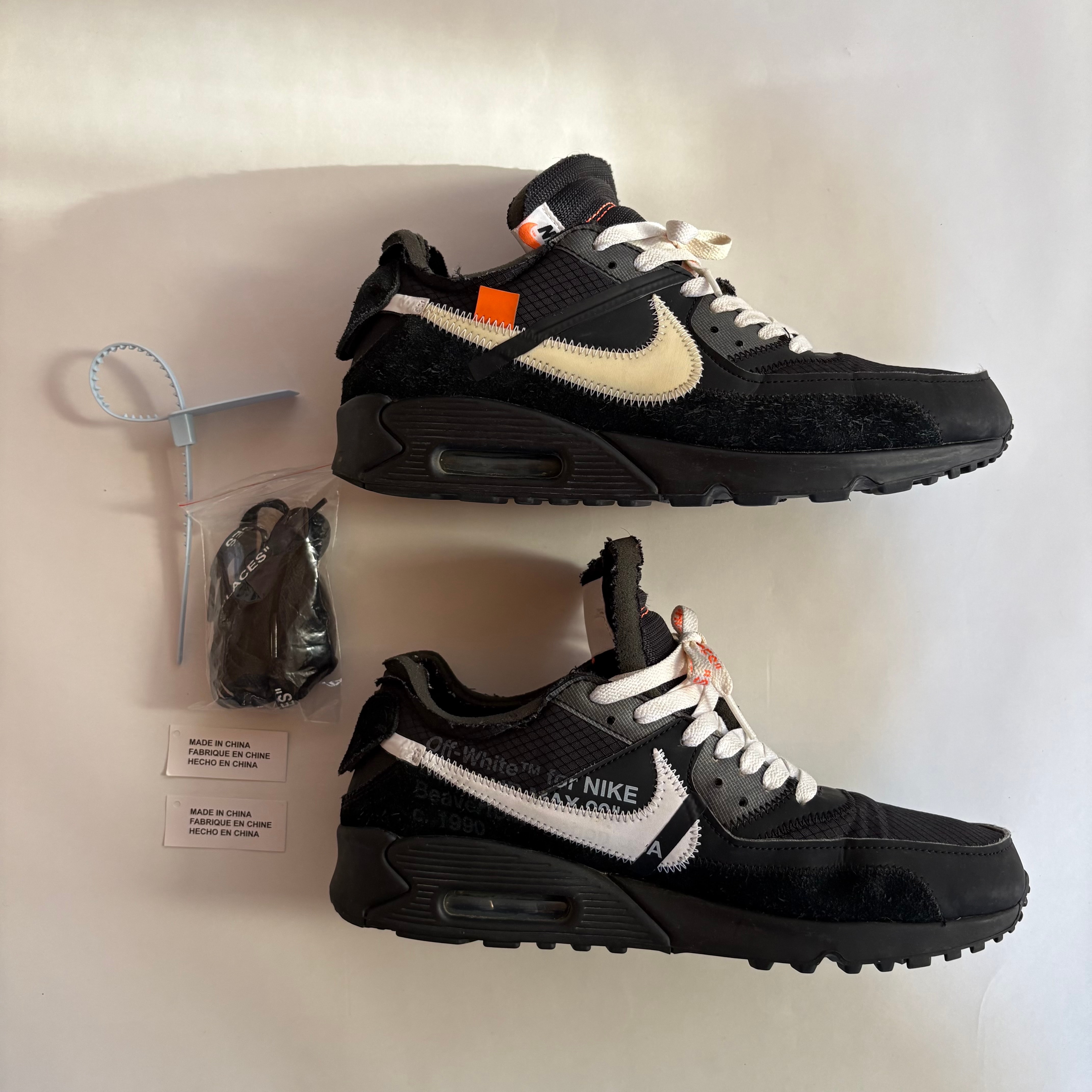 オフホワイト × ナイキ エアマックス90 "ブラック/ブラック-コーン-ホワイト"