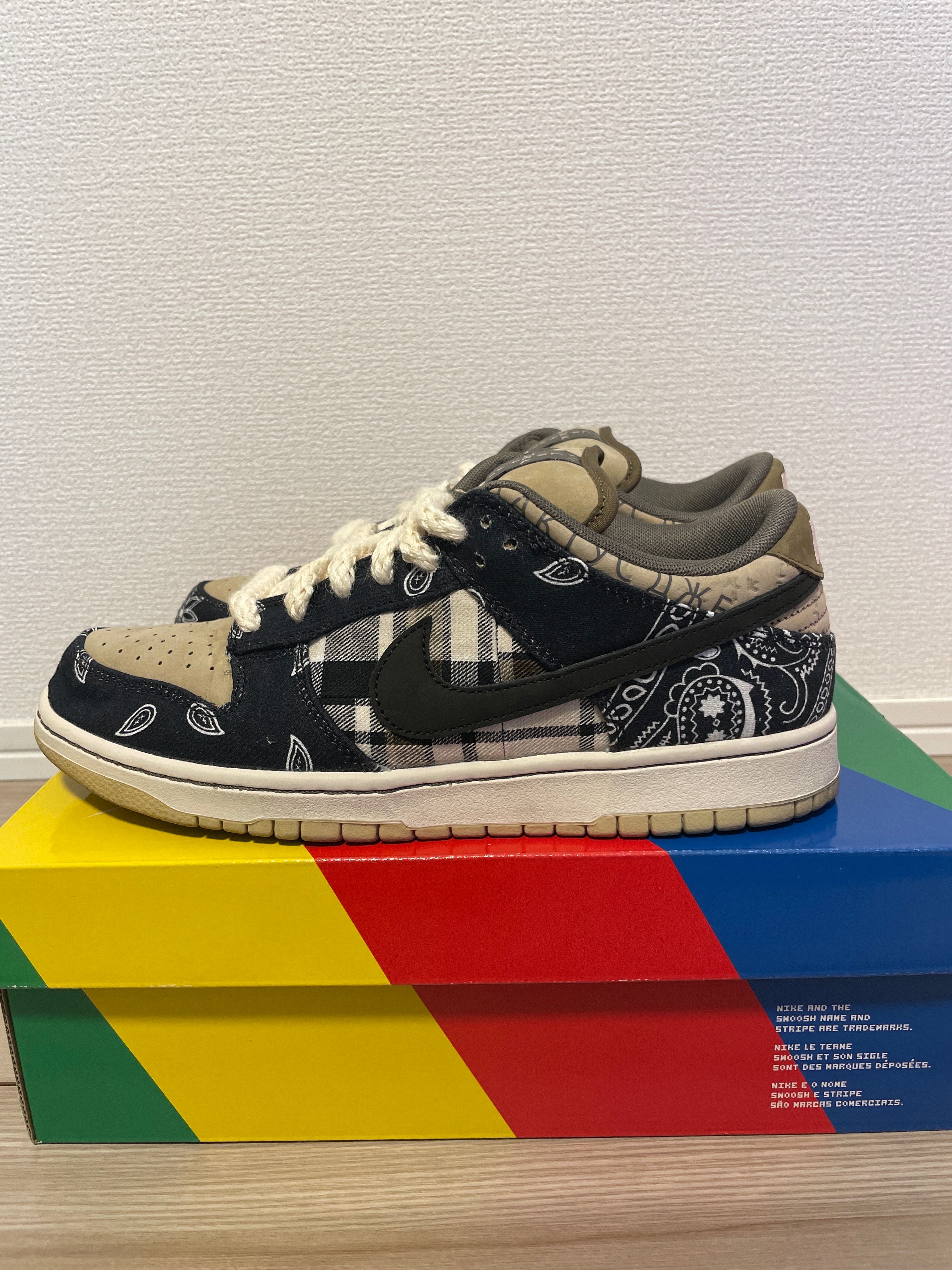 Travis Scott × Nike SB Dunk Low "Black/Parachute Beige"