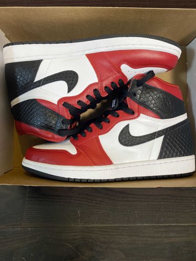 Nike Women's Air Jordan 1 High OG "Satin Red"