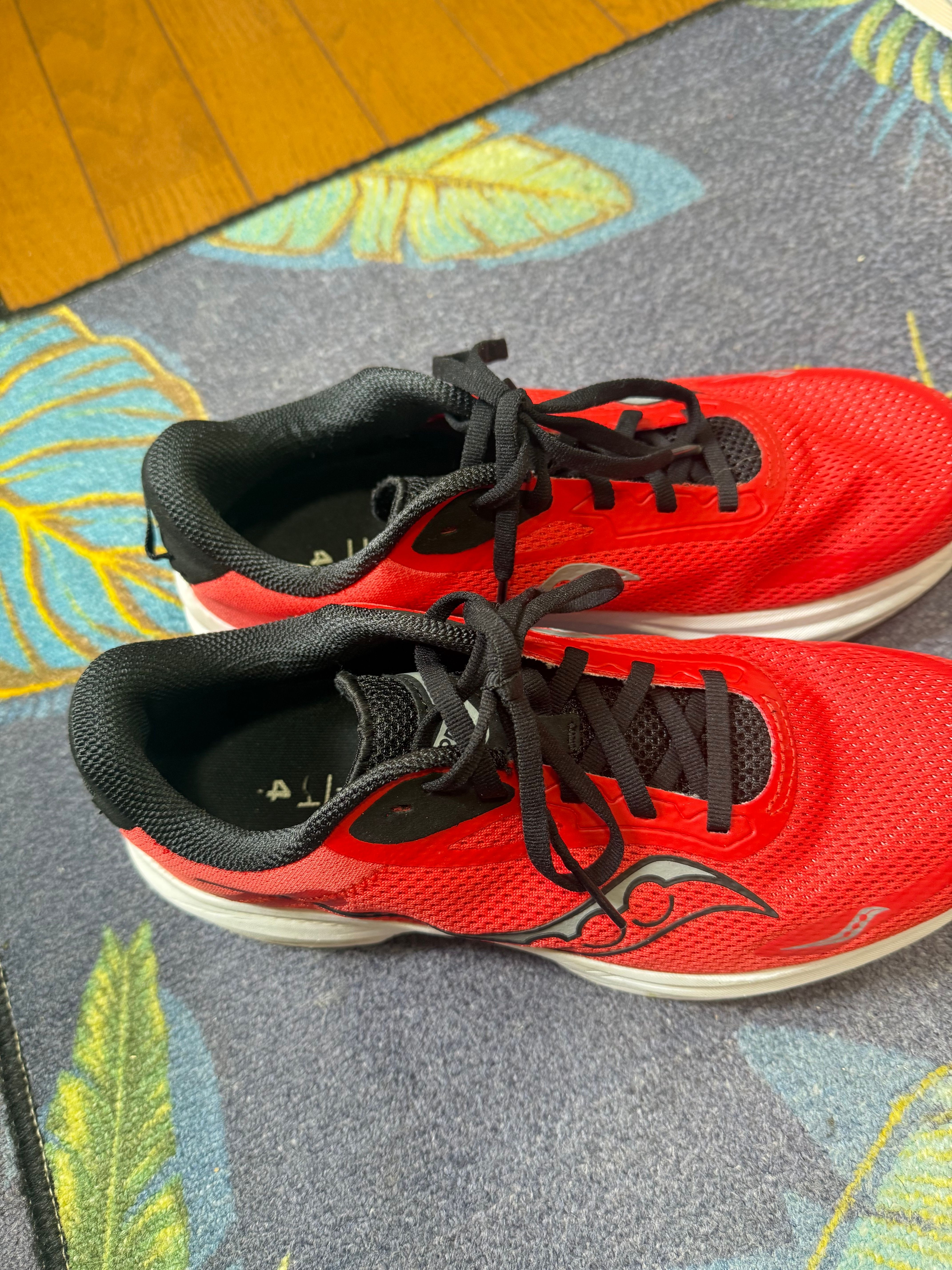 サッカニー ライド18 "ブラック/ホワイト"