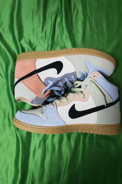 Nike SB Dunk High "Easter Spectrum"