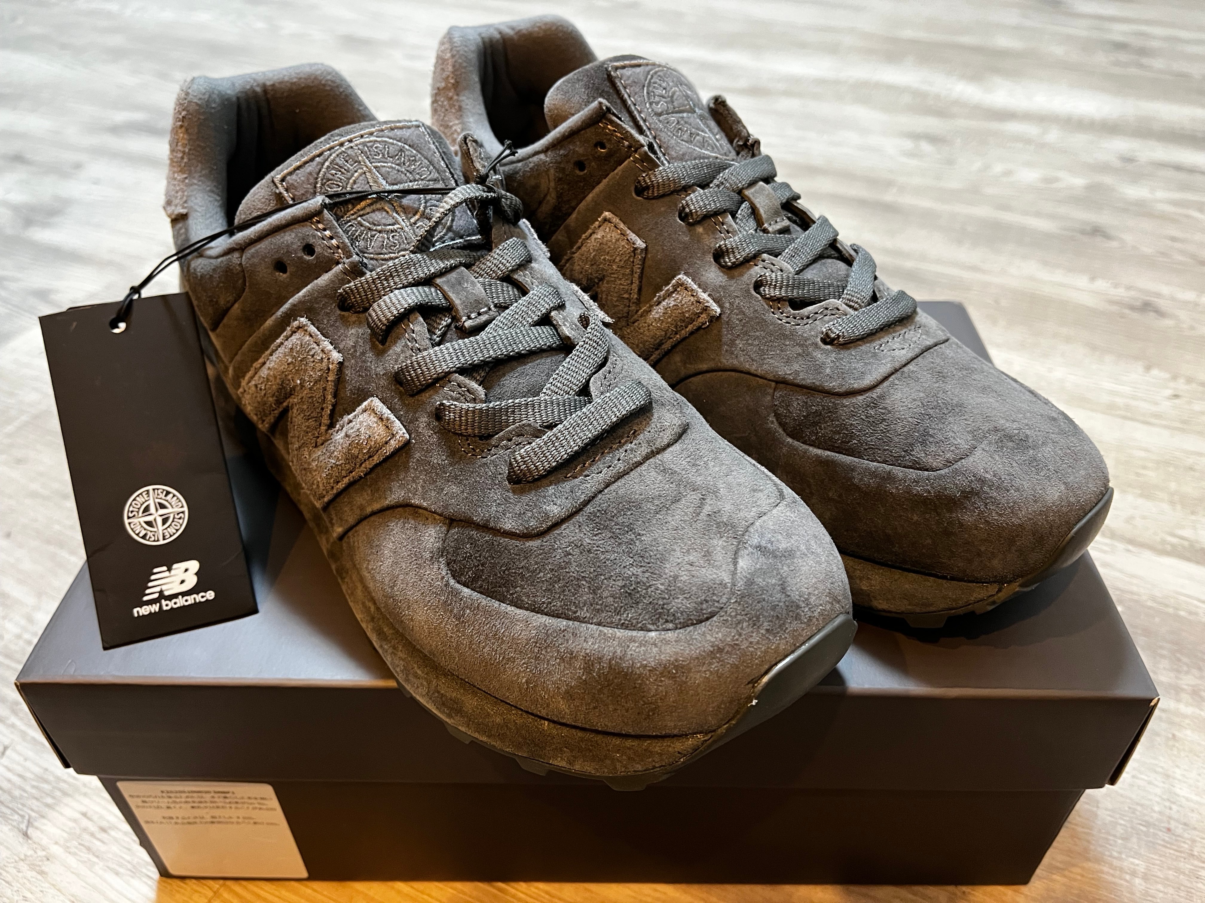 ストーンアイランド × ニューバランス 574 レガシー ゴースト "ダークグレー"