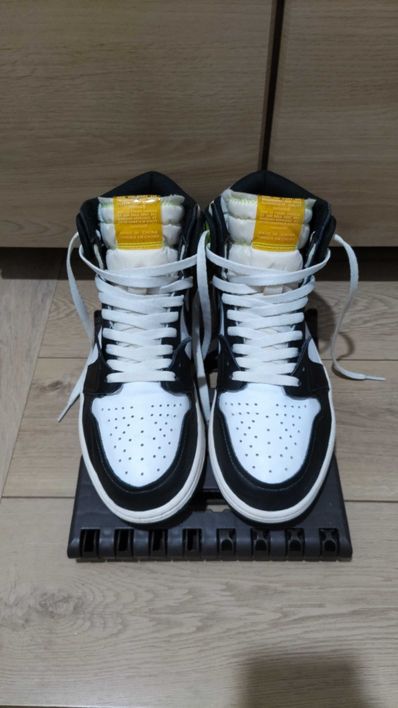 Nike Air Jordan 1 High OG "Volt Gold"