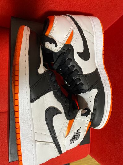 Nike GS Air Jordan 1 Retro High OG "Electro Orange"