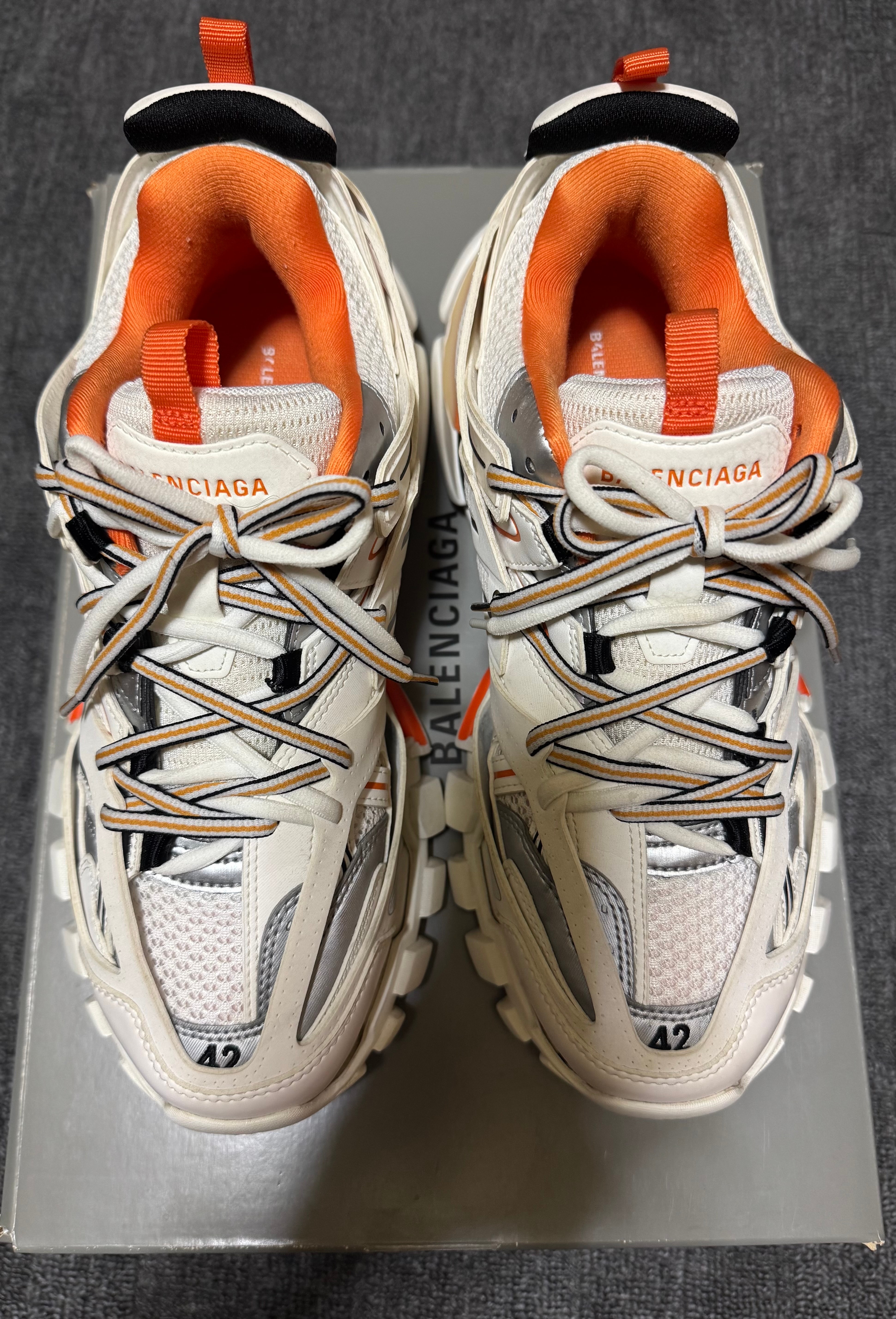 バレンシアガ ウィメンズ トラック スニーカー "ホワイト"