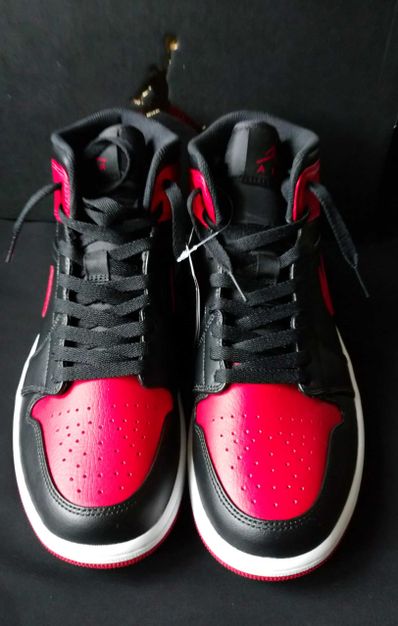 Nike Air Jordan 1 Mid "Bred"