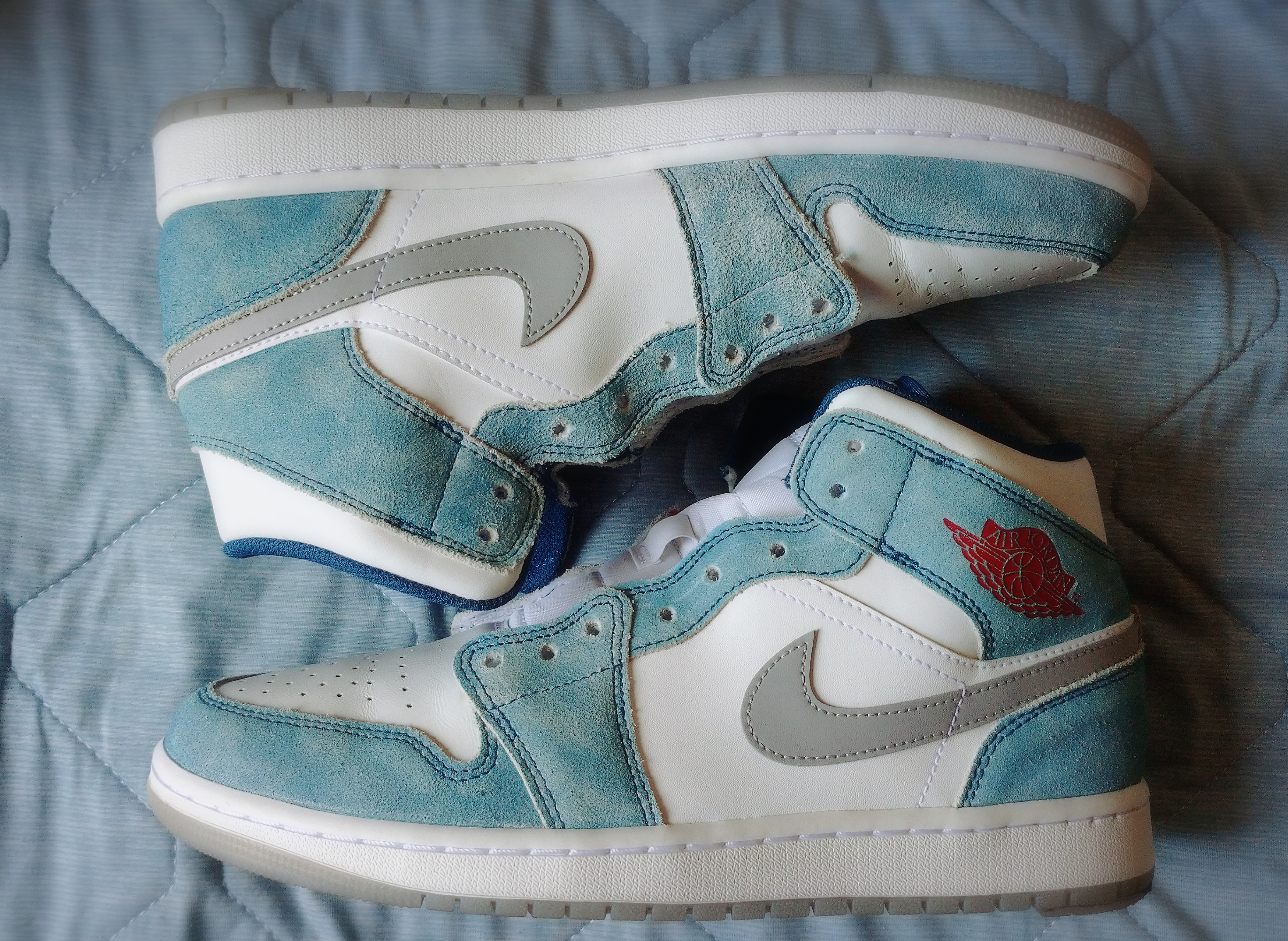 Nike Air Jordan 1 Mid SE "White/Hyper Royal/Red"