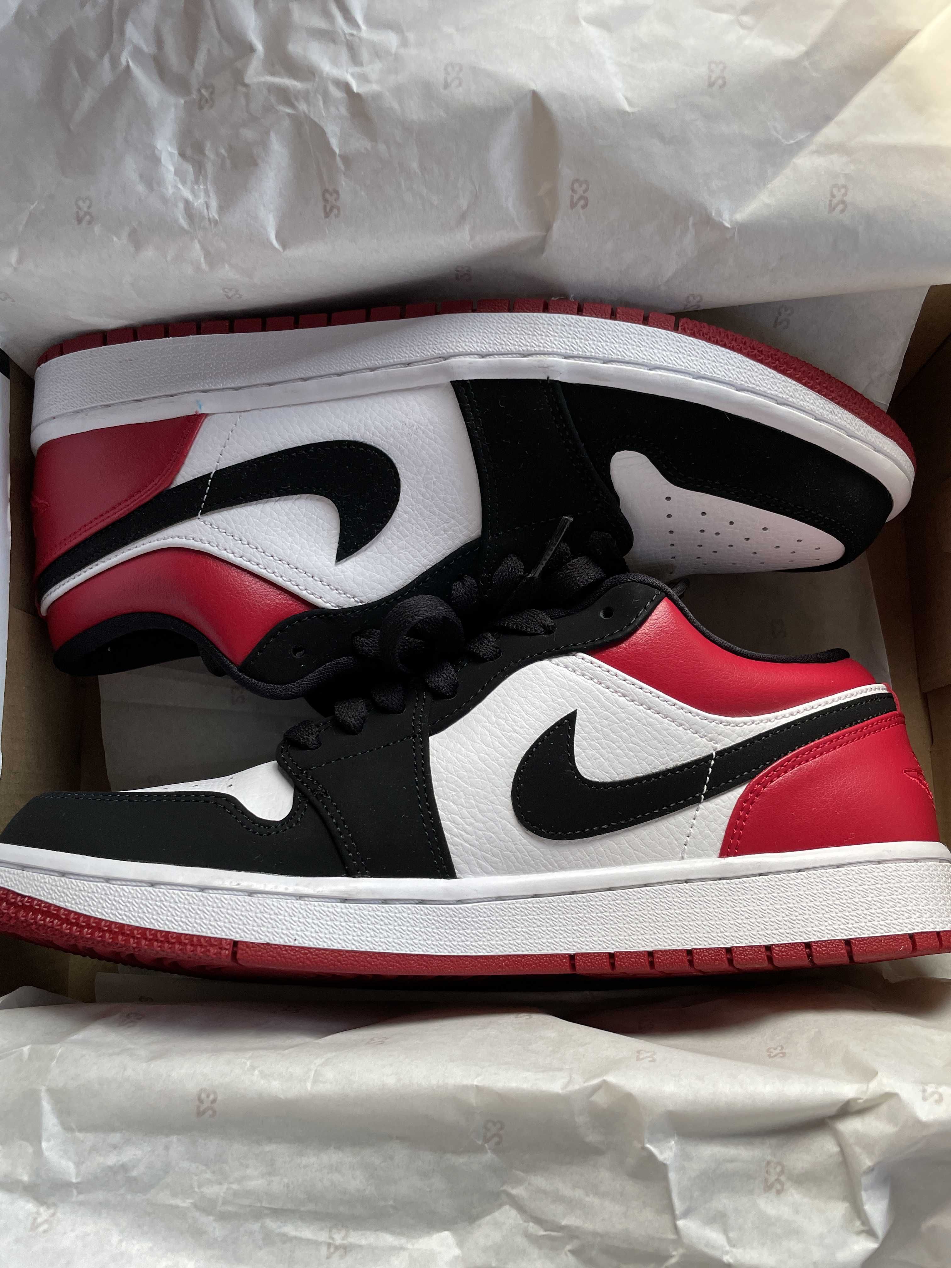 Nike Air Jordan 1 Low "Black Toe"