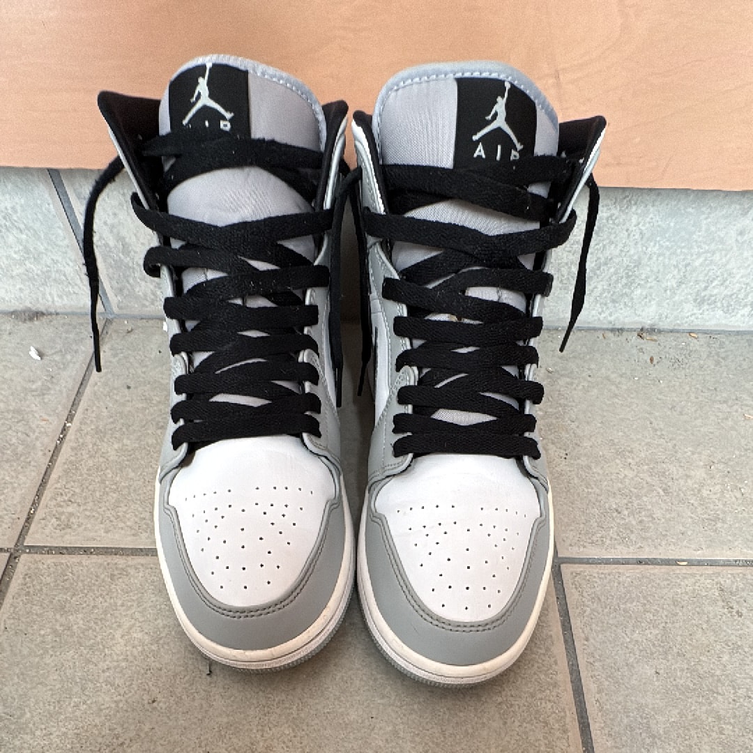 Nike Air Jordan 1 Mid "Light Smoke Grey/White/Black"