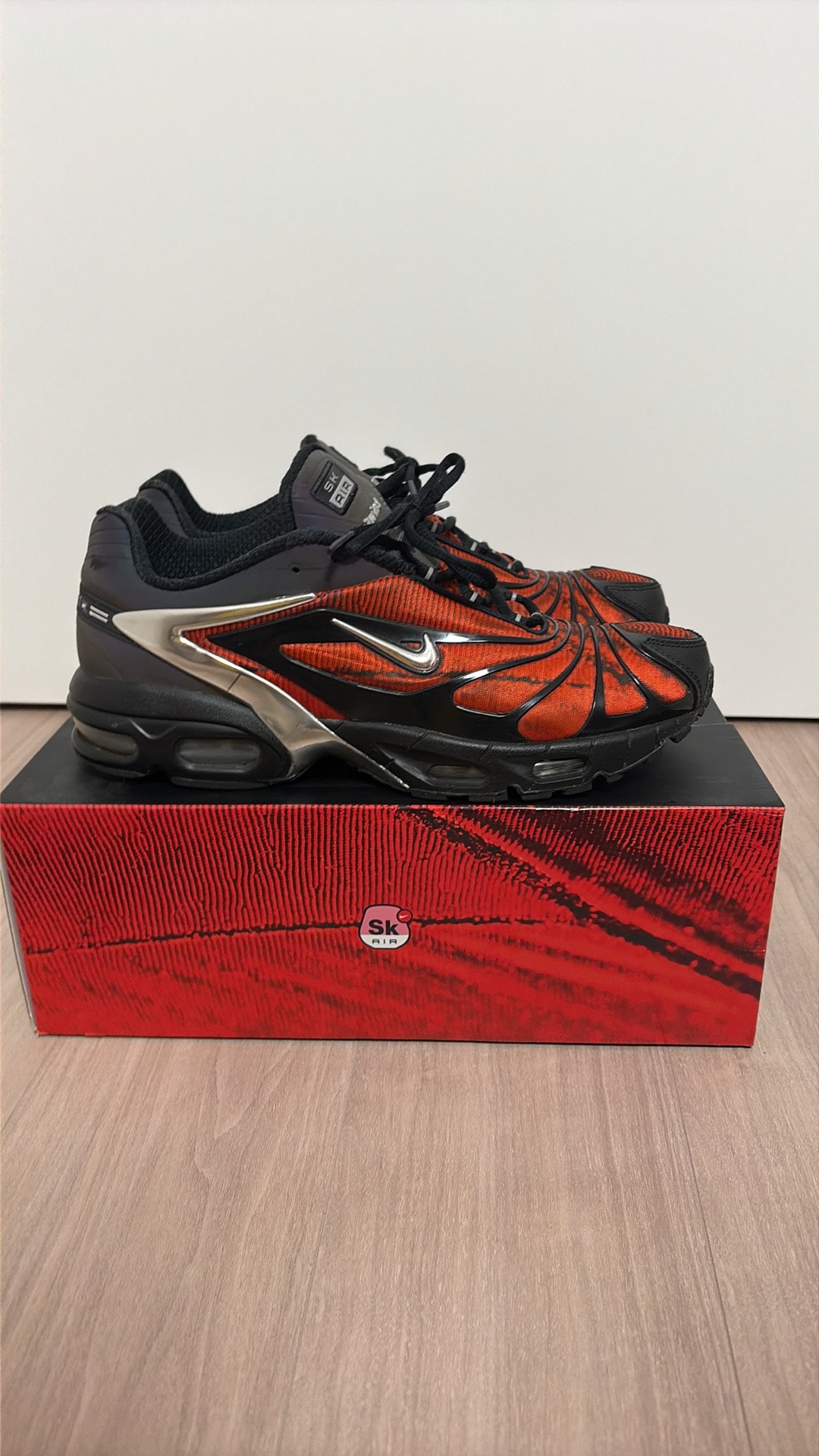 SKEPTA × NIKE AIR MAX TAILWIND V "BLACK/CHROME RED"