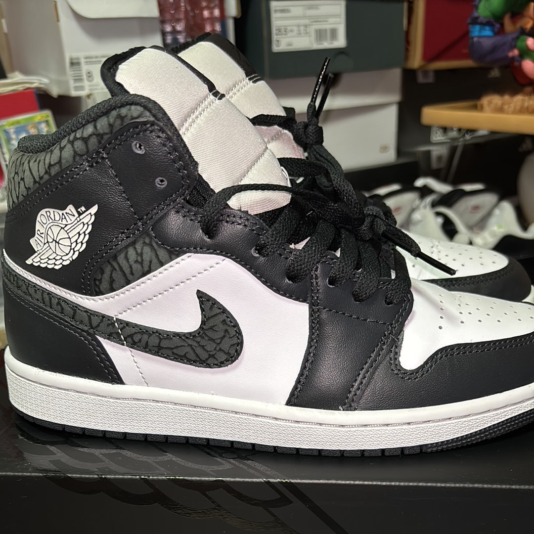 ナイキ エアジョーダン1 ミッド "パンダエレファント/サファリ"