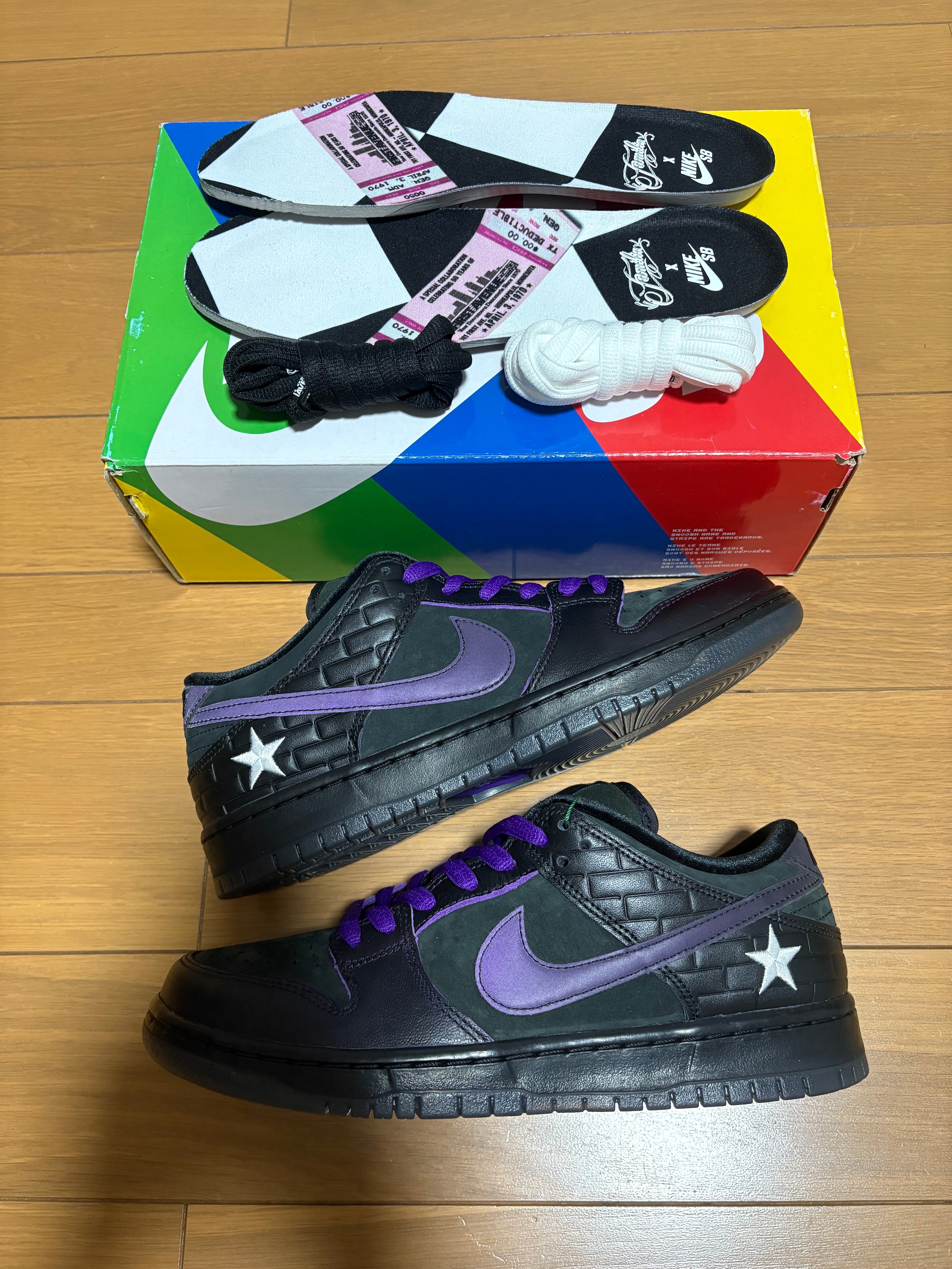 Familia × Nike SB Dunk Low First Avenue "Black/Voltage Purple-White"