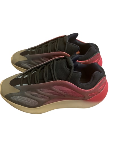adidas Yeezy 700 V3 "Fade Carbon"