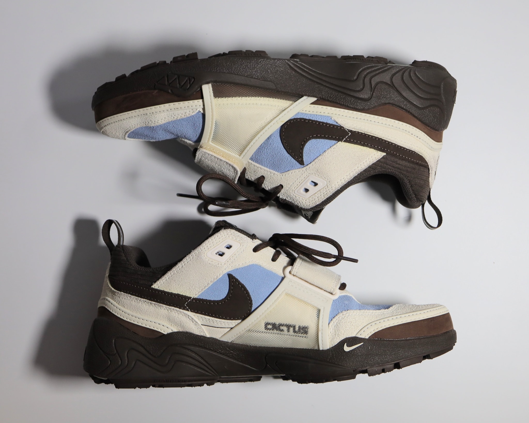 Travis Scott × Nike Zoom Field Jaxx "Pale Ivory and Leche Blue"