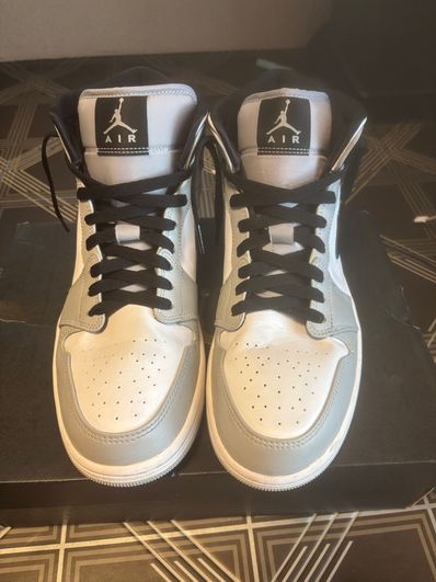 Nike Air Jordan 1 Mid "Light Smoke Grey/White/Black"