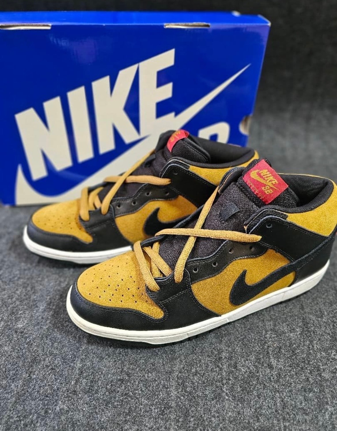 Nike SB Dunk Mid "Golden Hops"