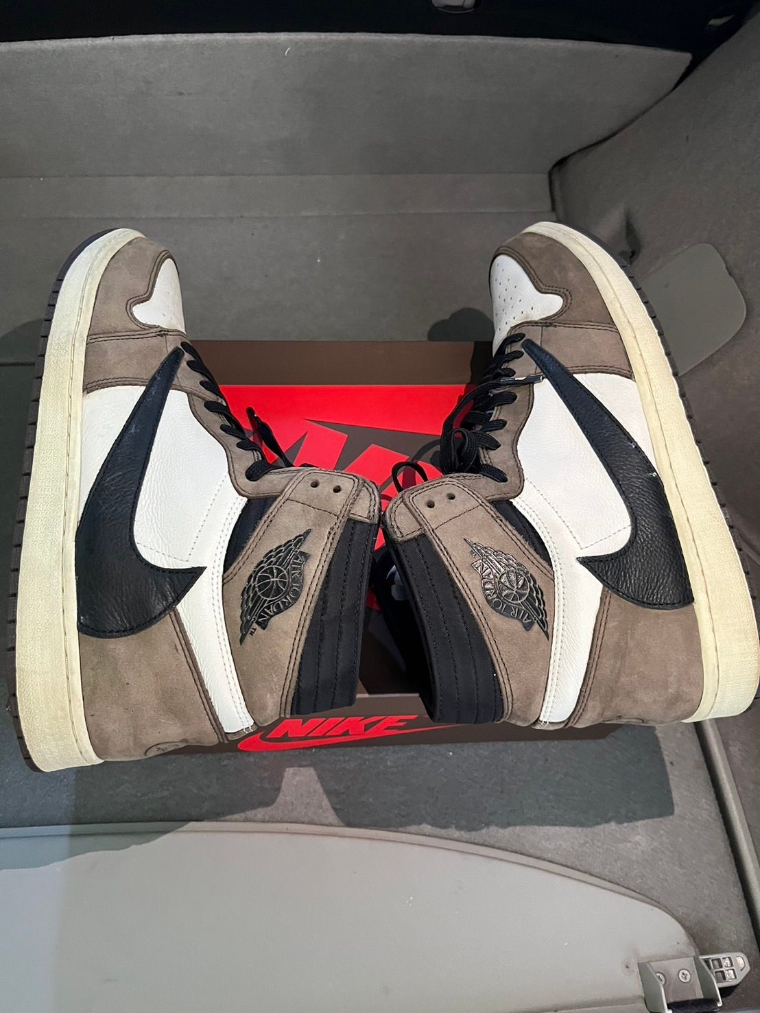 Travis Scott × Nike Air Jordan 1 Retro High OG TS SP "Sail/Dark Mocha"