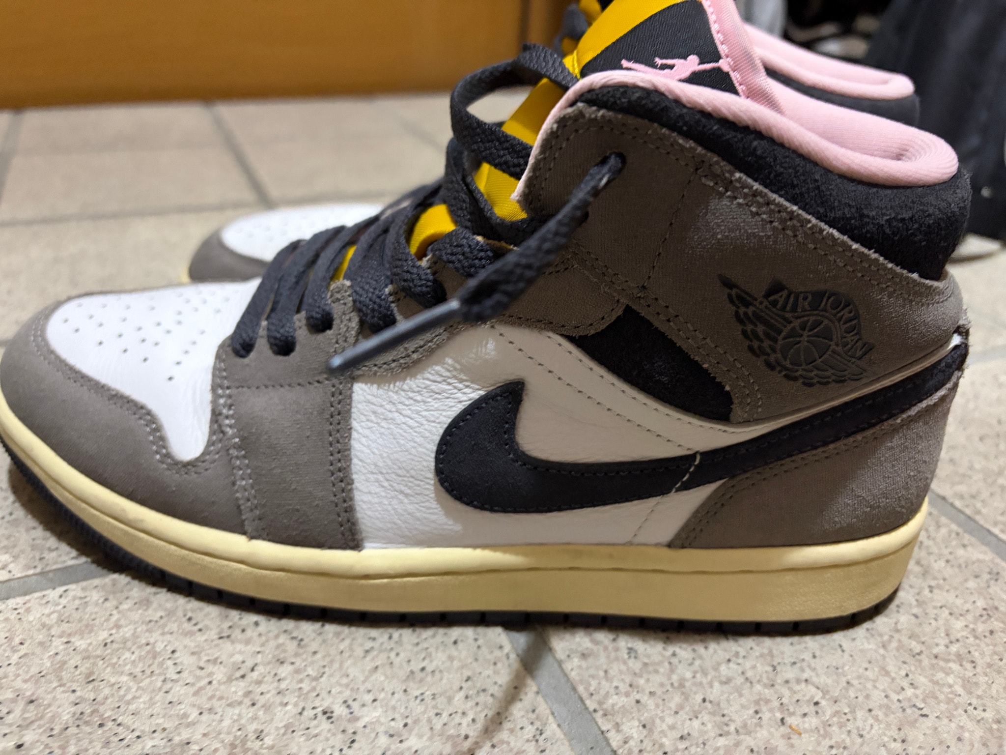Nike Air Jordan 1 Mid "Cave Stone"