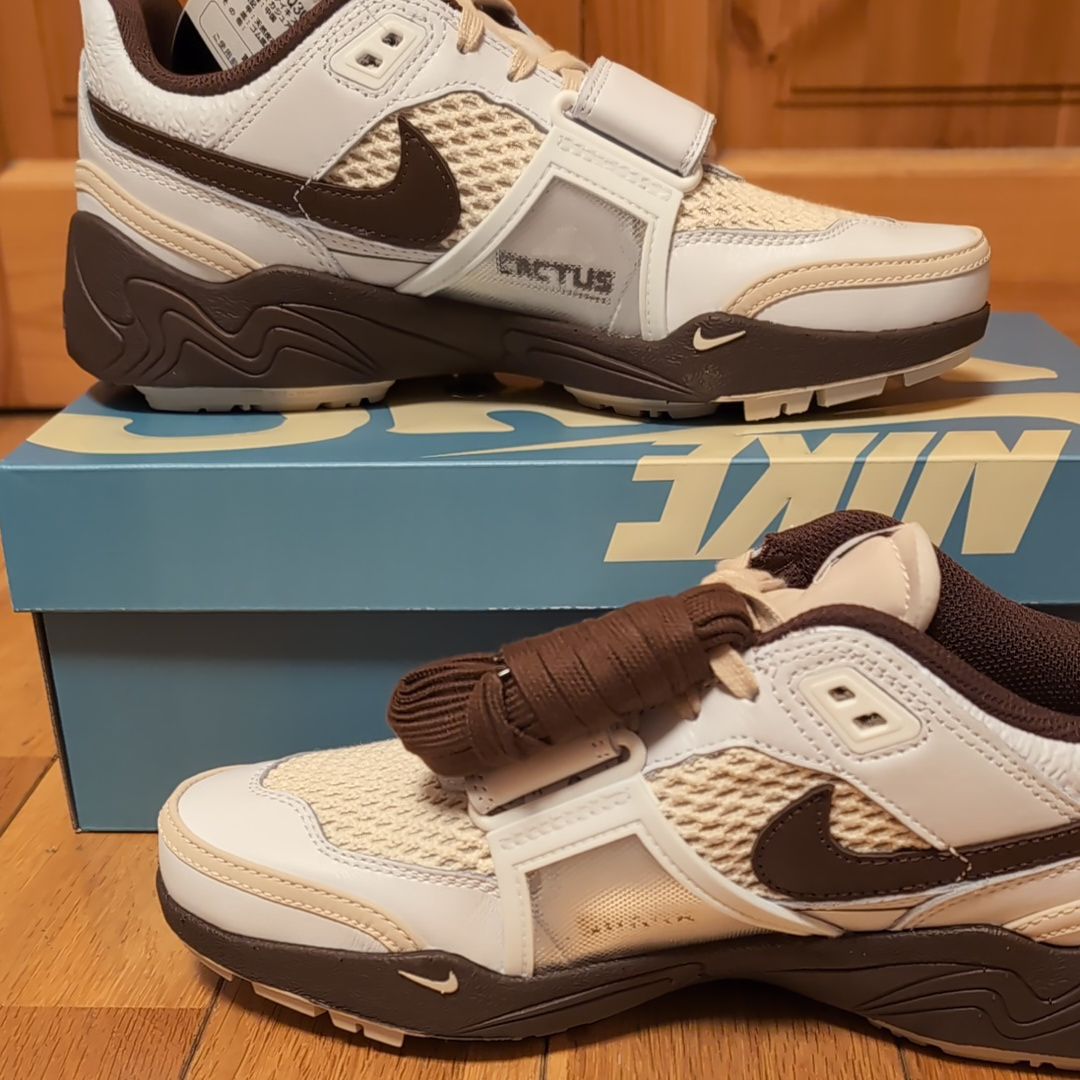 Travis Scott × Nike Zoom Field Jaxx "White and Light Chocolate"
