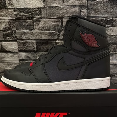 Nike Air Jordan 1 Retro High OG "Black/Metallic Silver/Gym Red"
