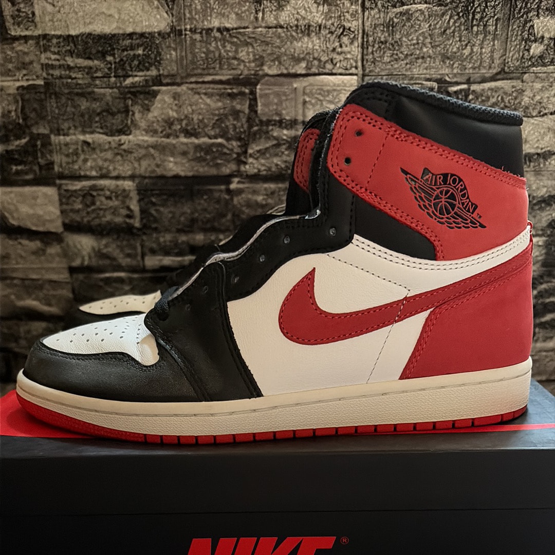 Nike Air Jordan 1 Retro High "Track Red"