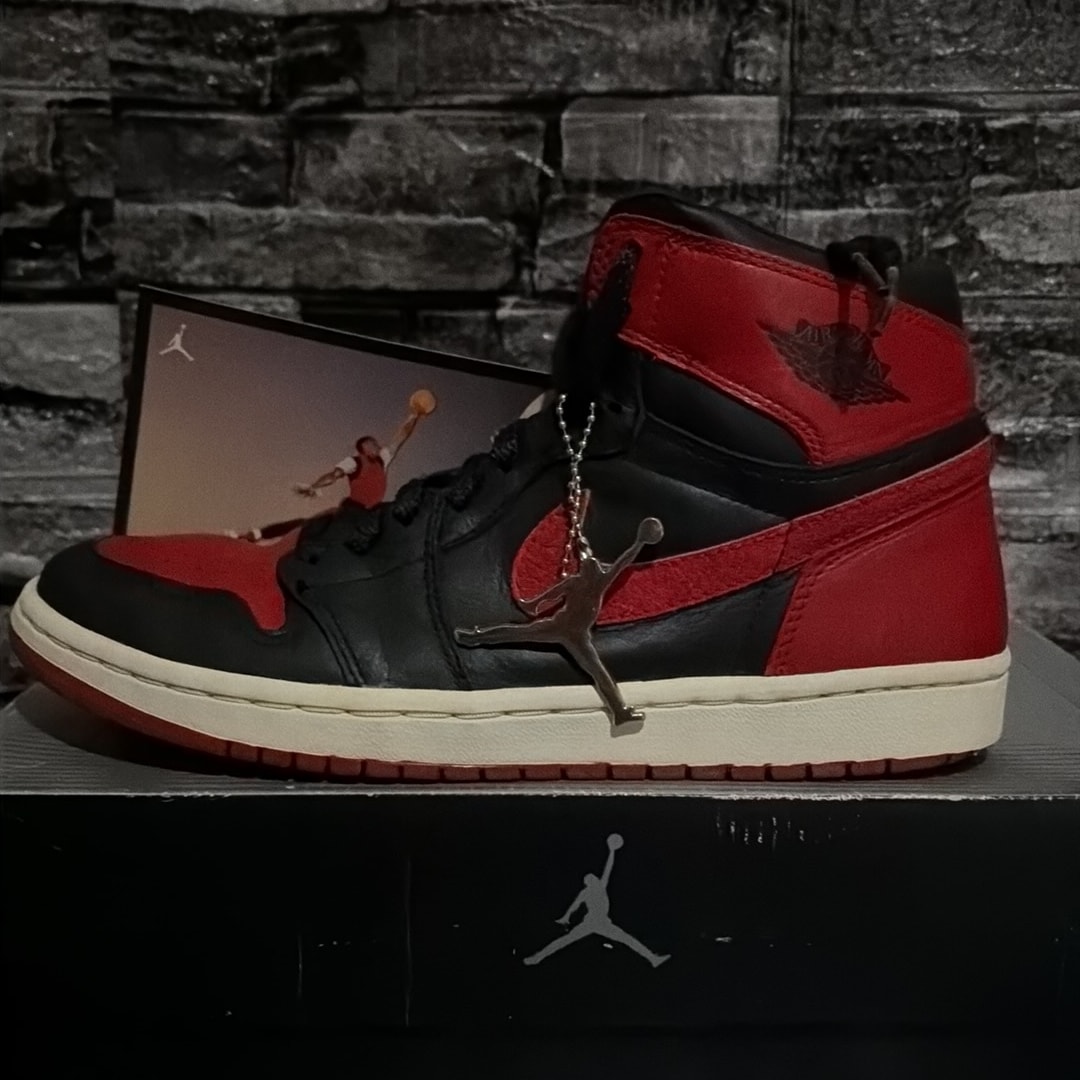 Nike Air Jordan 1 Retro High "Black Varsity Red/Bred"(2001)