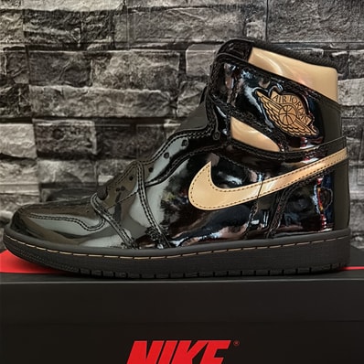 Nike Air Jordan 1 High OG "Black-Metalic Gold"