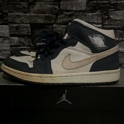 Nike Air Jordan 1 Retro "White/Metallic Silver/Midnight Navy"