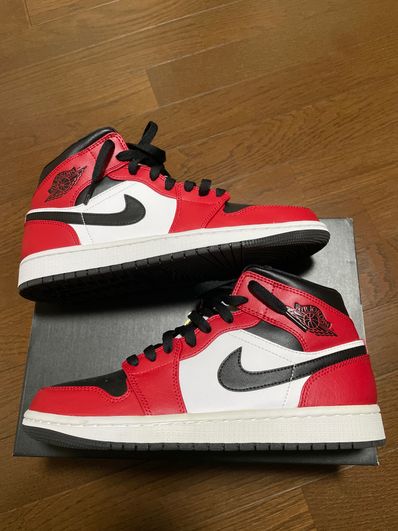 Nike Air Jordan 1 Mid "Chicago Black Toe"