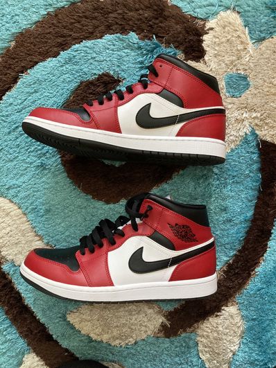 Nike Air Jordan 1 Mid "Chicago Black Toe"