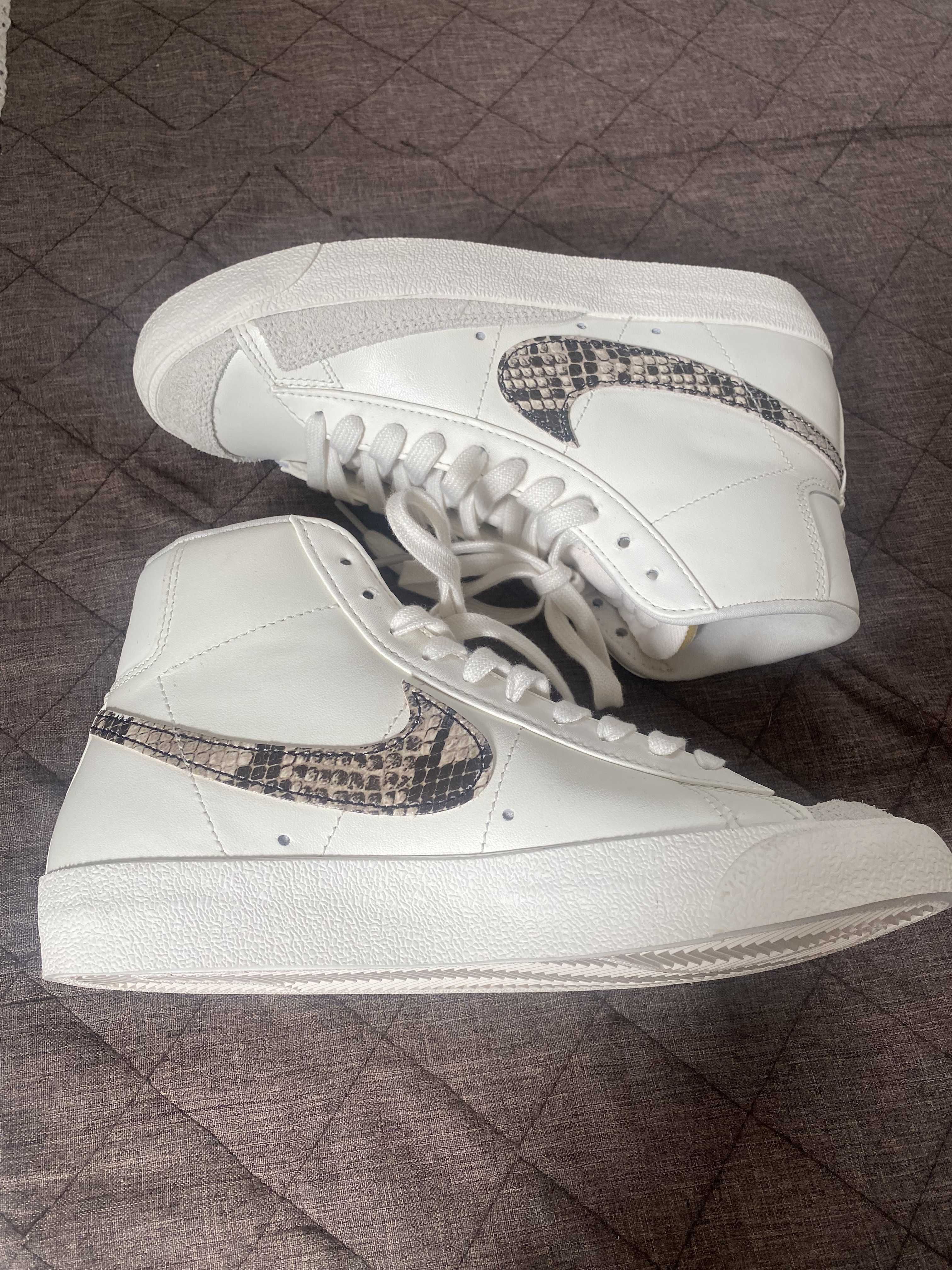 NIKE Women's BLAZER MID '77 "SNAKE"