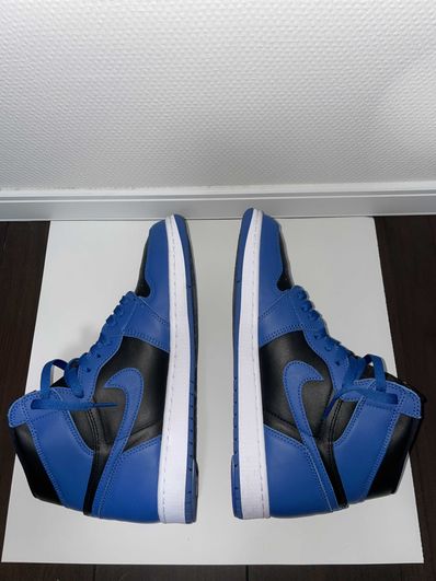 Nike Air Jordan 1 Retro High OG "Dark Marina Blue"