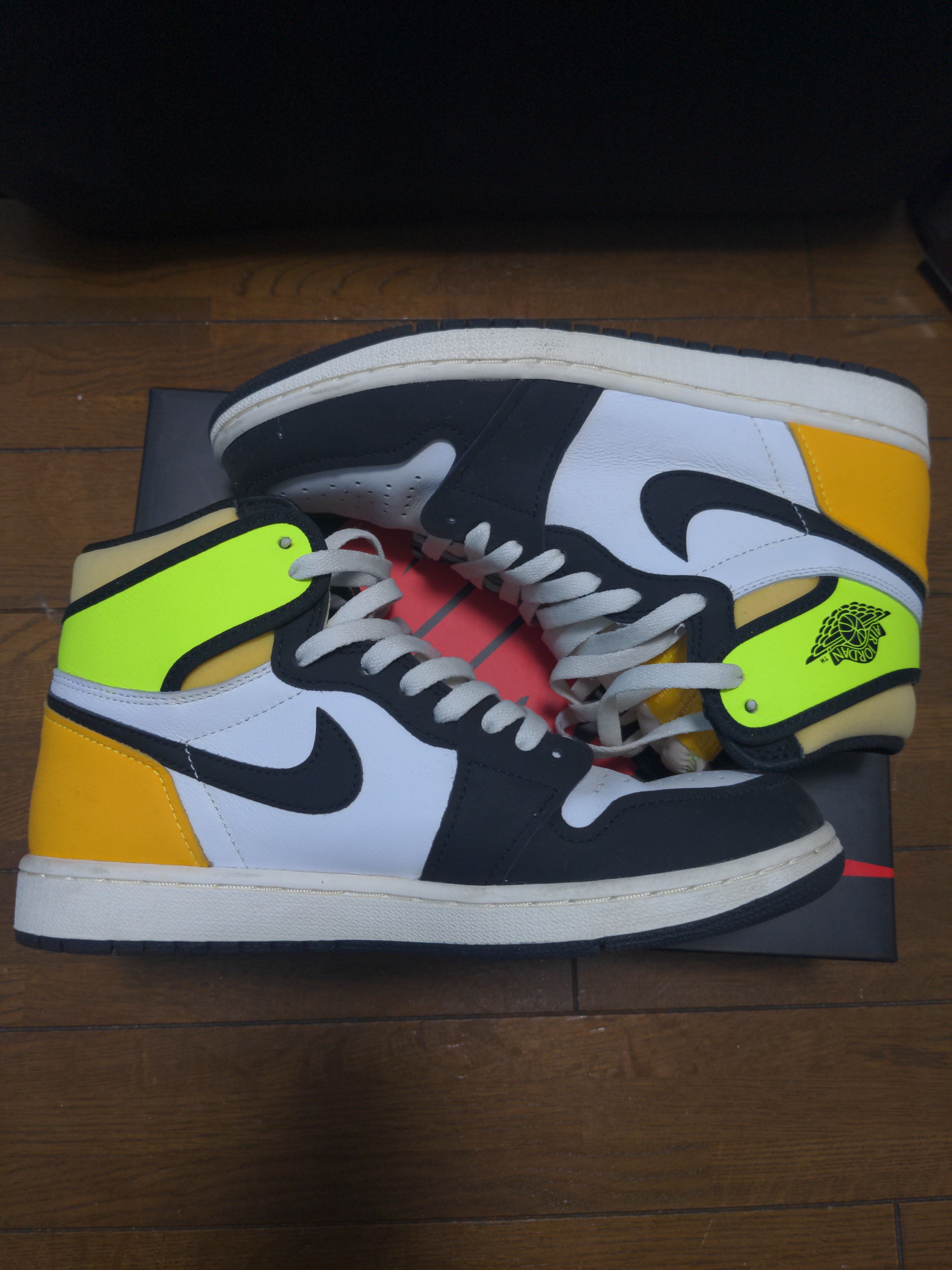 Nike Air Jordan 1 High OG "Volt Gold"