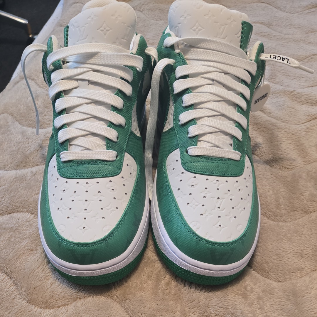 ルイヴィトン × ナイキ エアフォース1 ロー バイ ヴァージル・アブロー "ホワイト & ジム グリーン"