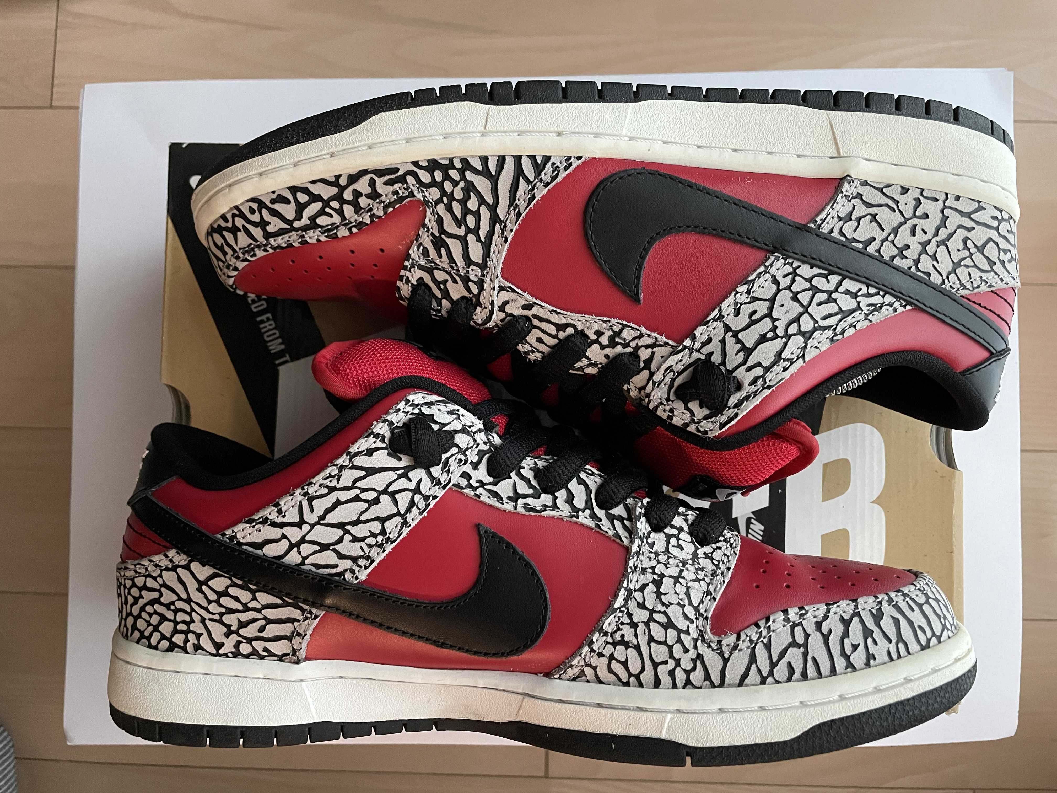 Supreme × Nike SB Dunk Low "Red Cement"(2012)