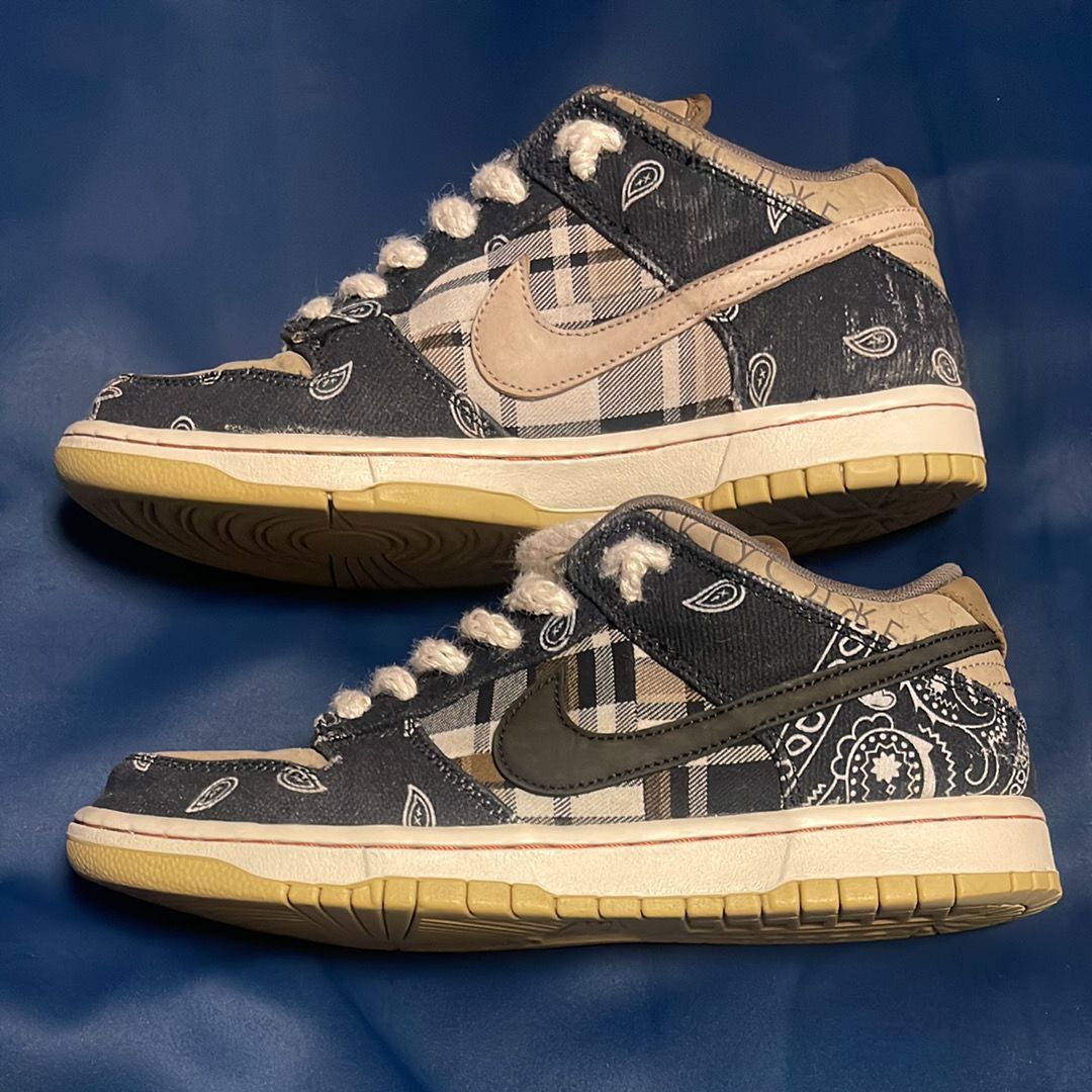 Travis Scott × Nike SB Dunk Low "Black/Parachute Beige"
